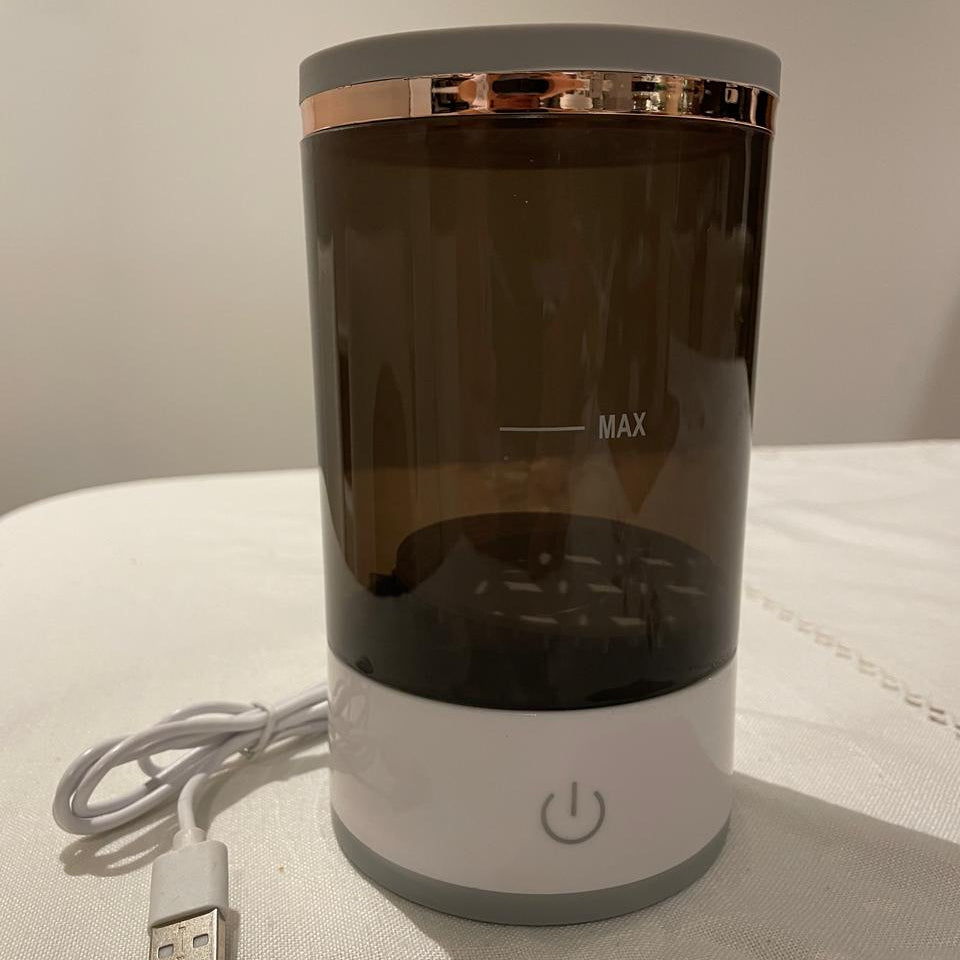 LIMPIADORA Y SECADORA DE BROCHAS DE MAQUILLAJE