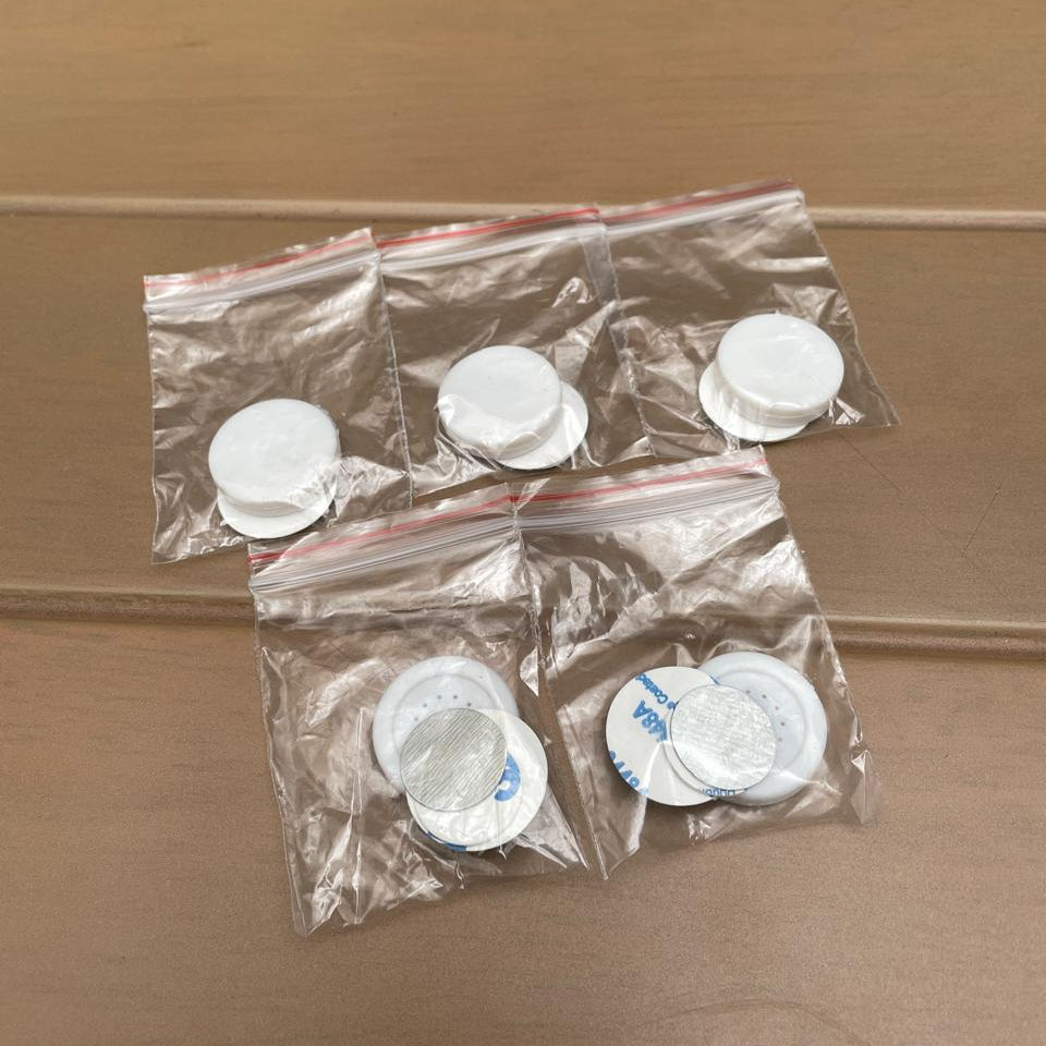GANCHOS MAGNÉTICOS DE PARED (PAQ X 5)